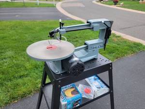 lot 160 image: Delta 16 2-Speed Scroll Saw 40-560