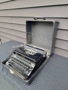 lot 163 image: Vintage Corona Standard Mechanical Typewriter