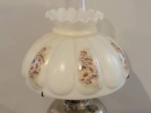 lot 104 image: Amazing Vintage Hurricane Oil Lamp
