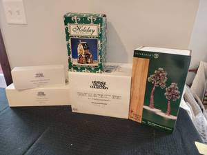 lot 166 image: Department 56 Christmas Village Collection (5)