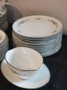 lot 190 image: Gorgeous Noritake Fine China Service - Swansia 6854 - 65 Pieces