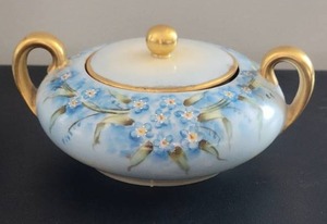 lot 197 image: Vintage Silesia Limoges Porcelain Cream & Sugar Pair - Light Blue