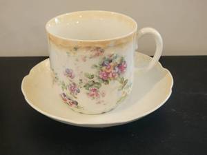 lot 203 image: Handpainted Vintage Milk & Bread Cups