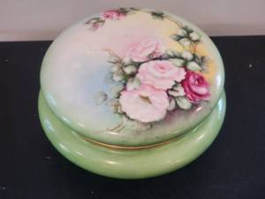 lot 206 image: Vintage Vignaud Limoges Powder Jar