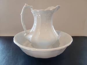 lot 209 image: Amazing Vintage Ceramic Wash Basin  Pitcher - Johnson Bros., England