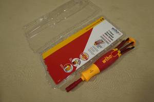 lot 11 image: Wiha 7-Piece Insulated Ultra Driver