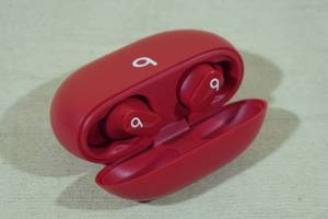 lot 37 image: Beats Studio Buds -Red