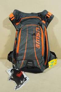 lot 40 image: USWE Airborne 15 Hydration Back Pack-GrayOrange