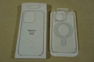 lot 119 image: Apple iPhone Clear MagSafe Case