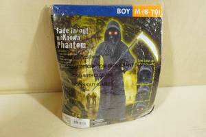 lot 135 image: Halloween Costume -Unknown Phantom Boys Medium 8-10