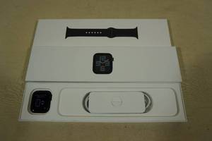 lot 140 image: Apple Watch SE 40mm Smart Watch with GPS