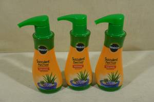 lot 148 image: 3 Miracle-Gro Succulant Plant Food