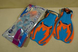 lot 215 image: Cressi Kids Snorkel Set -LXL