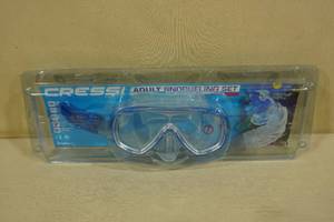 lot 219 image: Cressi Adult Snorkel Set