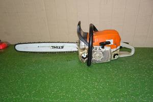 lot 1H image: Stihl 59cc Gas Chain Saw with 20 Rollomatic E Bar