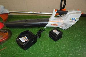 lot 1J image: Stihl Cordless Weeder and Leaf Blower