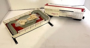 lot 17 image: Lionel Operating Circus Stock Car and Corral