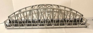 lot 19 image: Rail King Arch Bridge by MTH Electric Trains