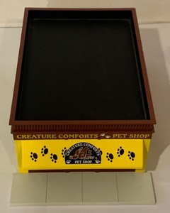 lot 30 image: Lionel Pet Store with Sounds