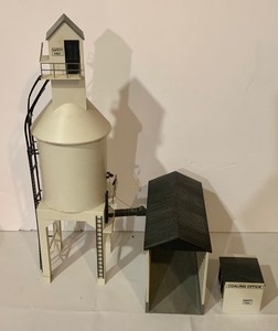 lot 38 image: Lionel Three Piece Coaling Tower