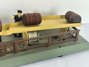 lot 39 image: Lionel Barrel Loader with Barrels