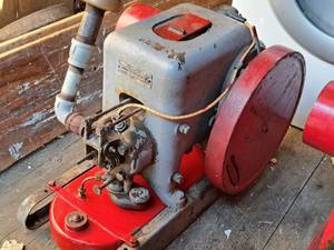 lot 839 image: International Harvester 1-12 to 2-12-HP Gas Engine