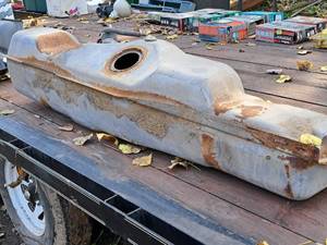 lot 858 image: Ford Fuel Tank