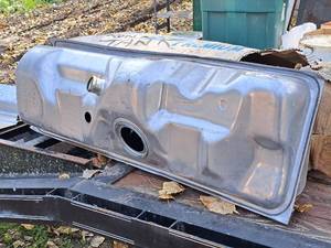lot 860 image: 1987-1989 Ford Front Tank (New)