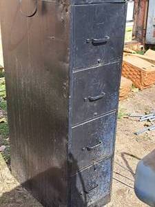 lot 888 image: Metal File Cabinet 4-drawer