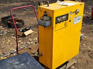lot 893 image: Graco H2O Pro J95A Series Electro-static Voltage Block Paint System 237-927 with Cart