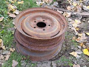 lot 897 image: Lot of (2) Vintage Ford 17-12 5-lug Rims