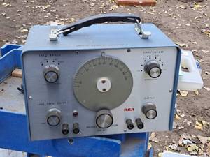 lot 902 image: RCA 40W SineSquare Wave Audio Generator