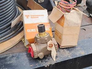 lot 936 image: Lot of (2) Gems FS-200-1 Brass-3 GPM Flow Switches