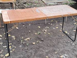 lot 975 image: Vintage Metal Folding Table