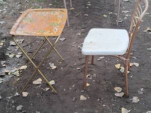 lot 977 image: Vintage Folding Chair and TV Stand