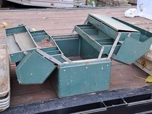 lot 982 image: 18 Metal Fishing Tackle Box