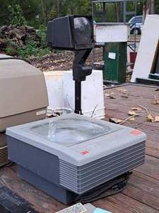 lot 988 image: 3M Overhead Projector 9100