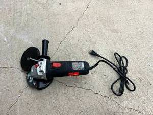 lot 14 image: 4 12 Angle Grinder with Extra Wheels