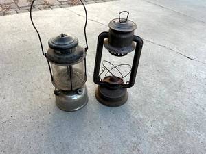 lot 75 image: Lanterns