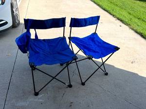 lot 131 image: 2 Collapsible Chairs