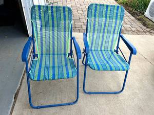 lot 133 image: Folding Lawn Chairs