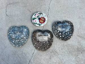 lot 144 image: LawnGarden Decor