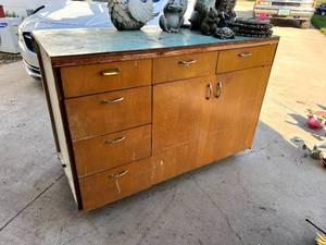 lot 147 image: Rolling Garage Storage Cabinet