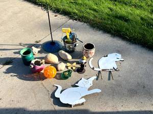 lot 154 image: Outdoor Decor