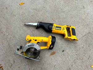 lot 214 image: DeWalt 18V Reciprocating Saw & Trim Saw with 1 Battery