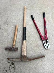 lot 238 image: Bolt Cutter, Pick Axe & Hammer