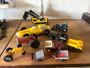 lot 264 image: Toy TractorsCars- Hubley, Tonka