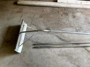 lot 291 image: Roof Rake