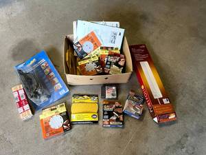 lot 295 image: Sandpaper & Undercabinet Light