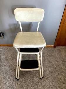 lot 325 image: Cosco Step Stool
